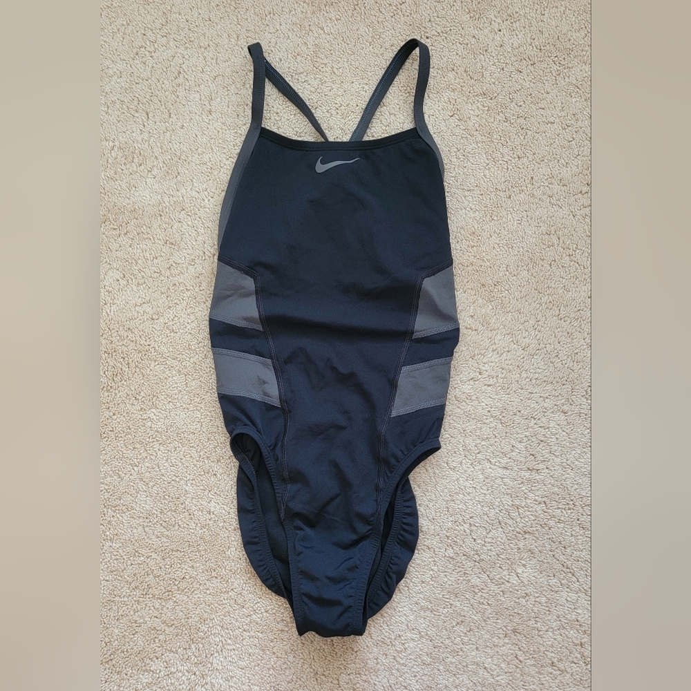 Nike Womens swimsuit size 6